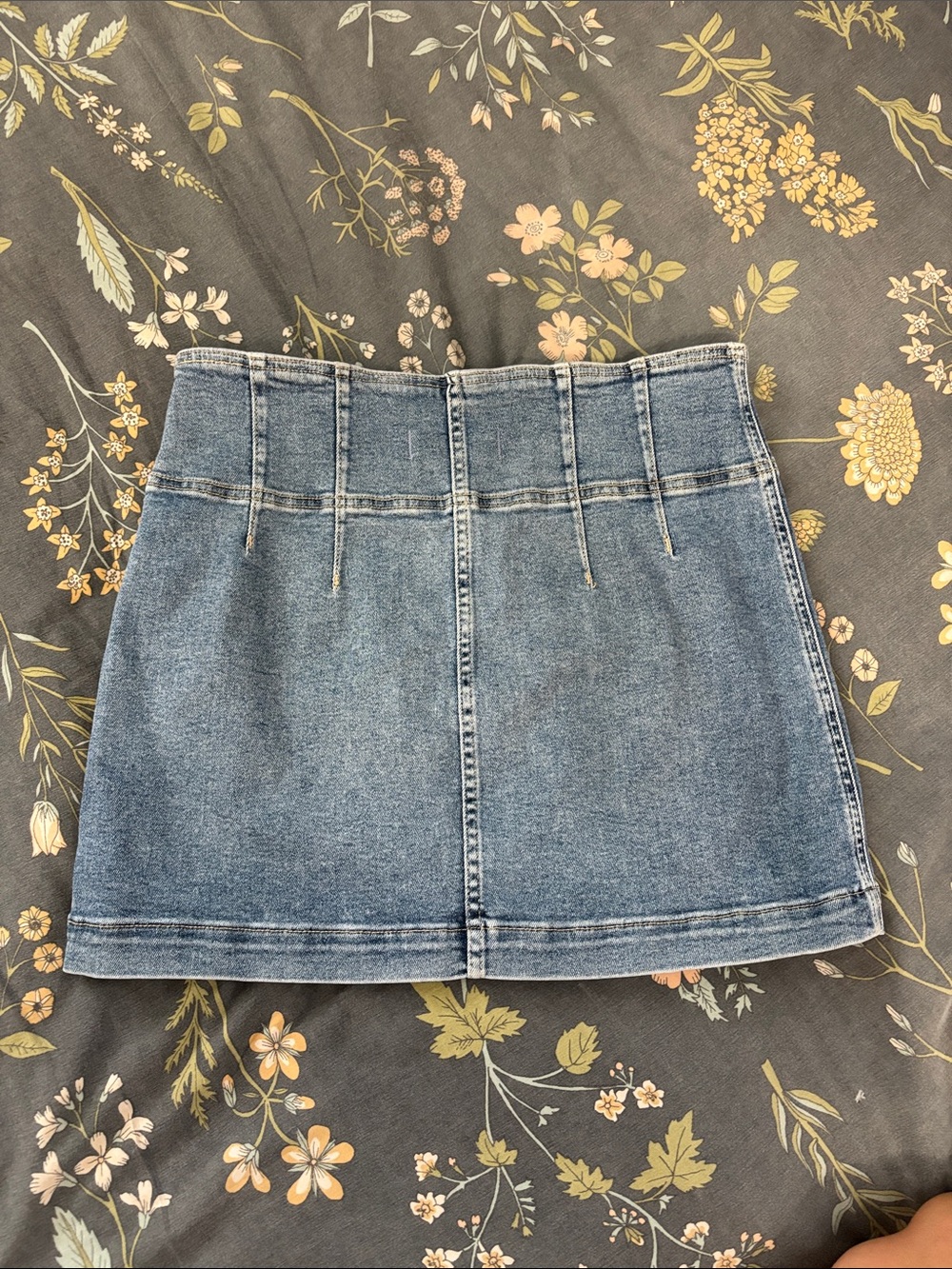 We the Free Denim Zip-Front Mini Stretch Skirt in Medium Wash Blue Size 8/29 - Picture 4 of 4